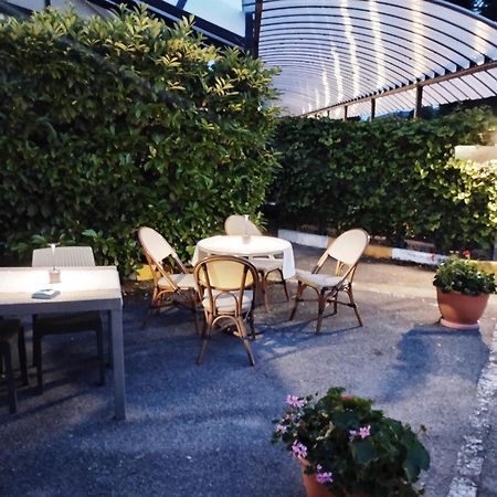 Hotel Motel Est Peschiera Borromeo Exteriér fotografie