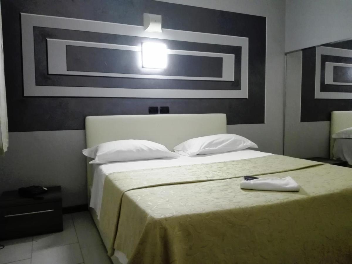 Hotel Motel Est Peschiera Borromeo Exteriér fotografie