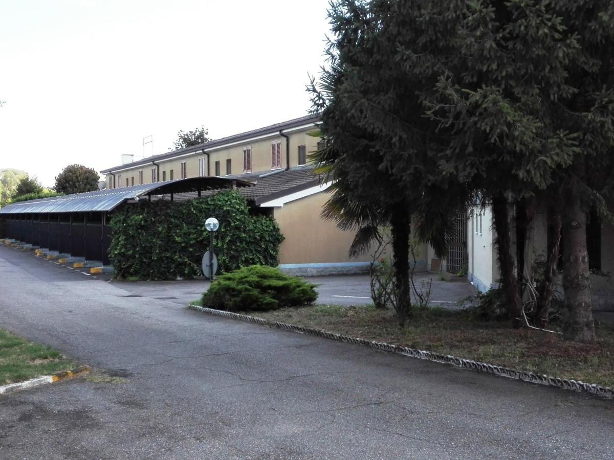 Hotel Motel Est Peschiera Borromeo Exteriér fotografie