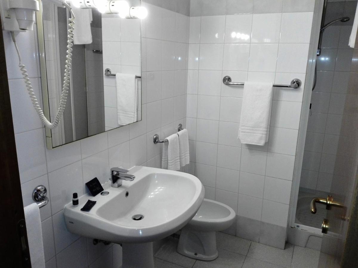 Hotel Motel Est Peschiera Borromeo Exteriér fotografie