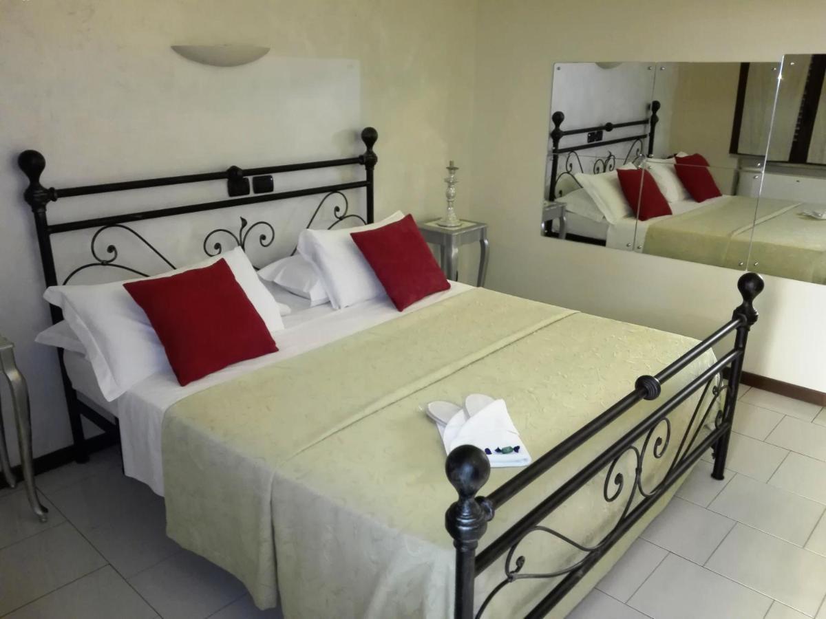 Hotel Motel Est Peschiera Borromeo Exteriér fotografie