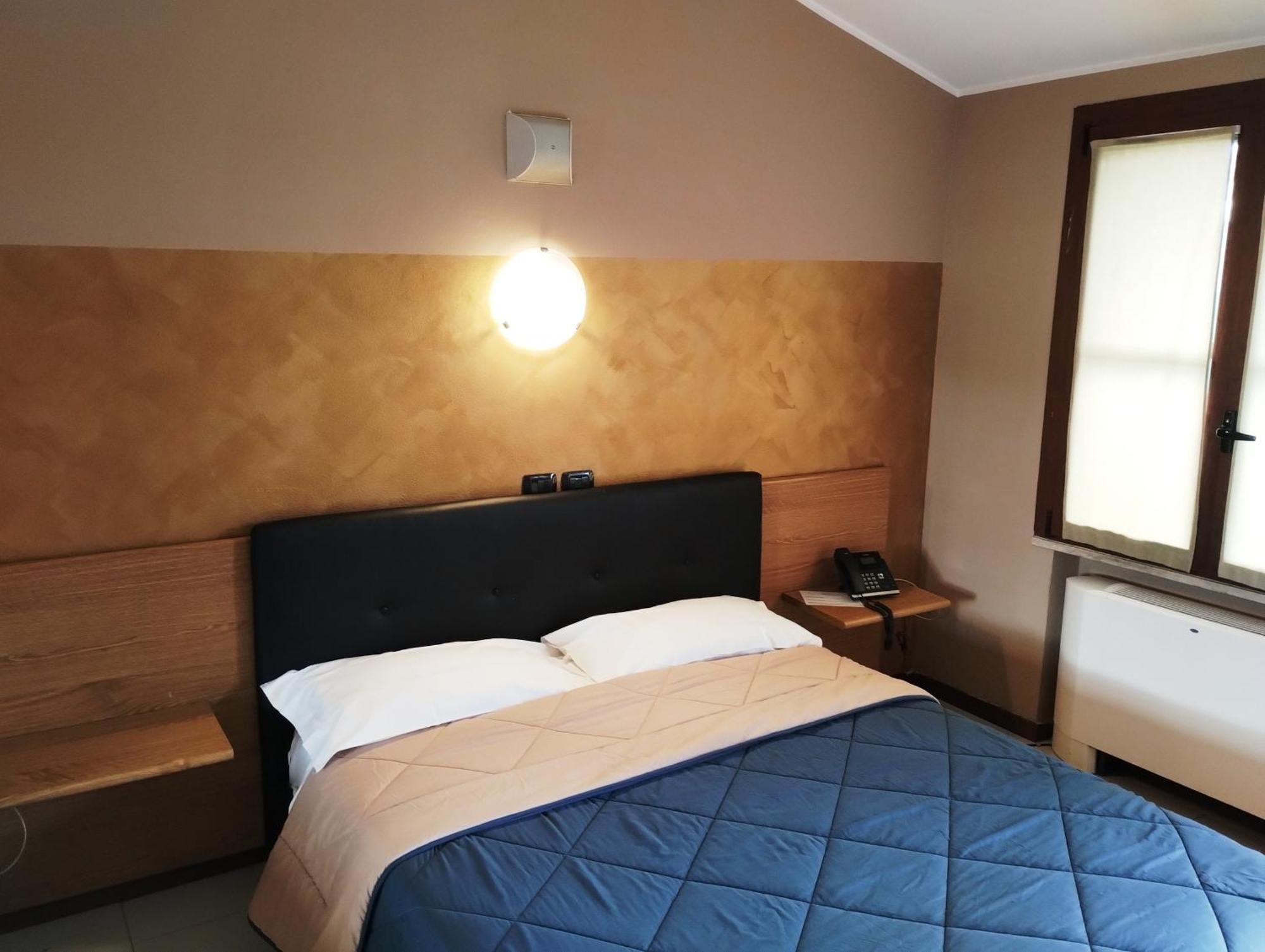 Hotel Motel Est Peschiera Borromeo Exteriér fotografie