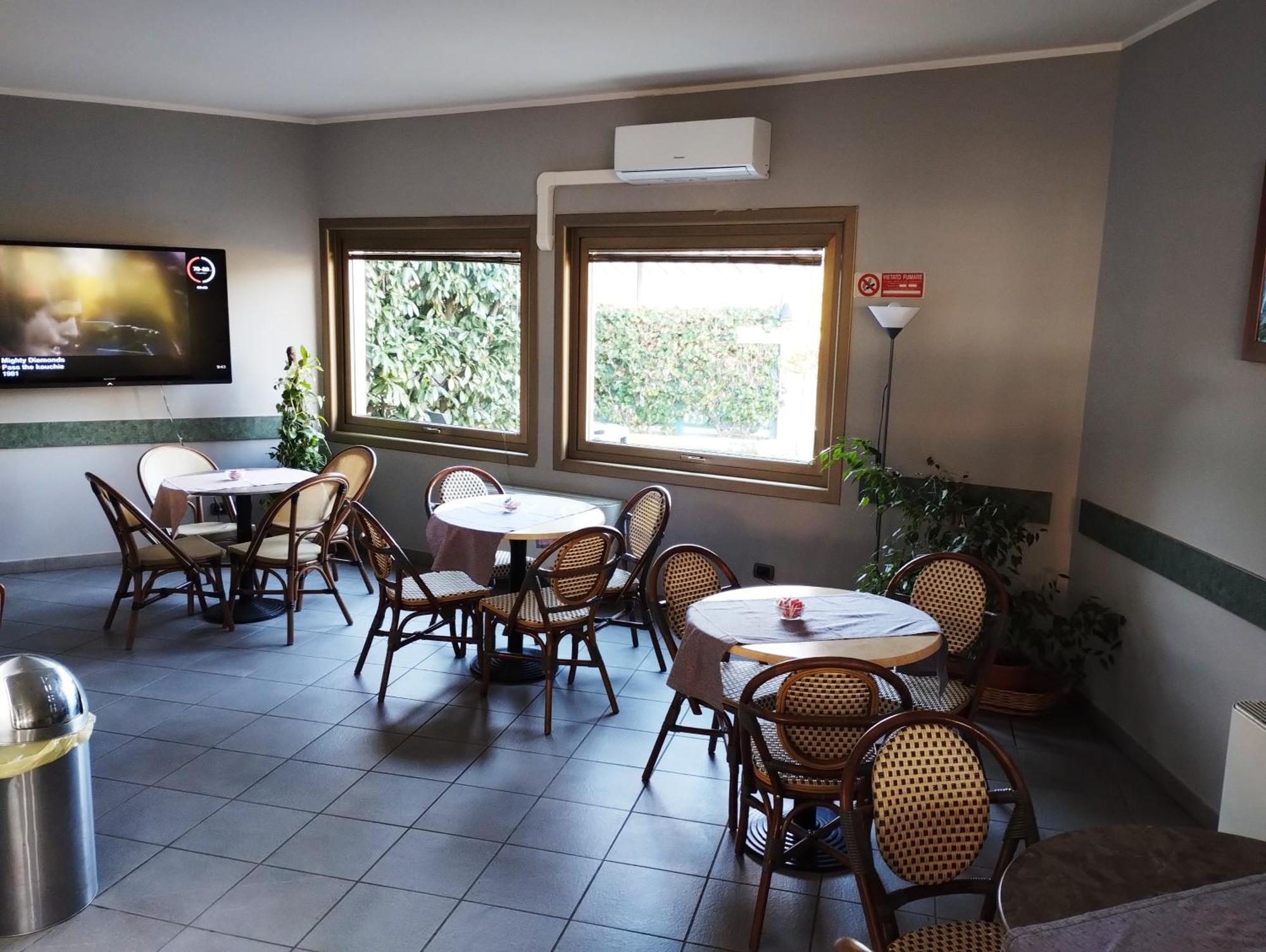 Hotel Motel Est Peschiera Borromeo Exteriér fotografie